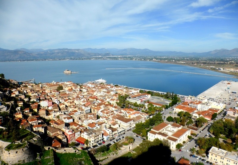 Nafplion vista através da fortaleza de Palamidi