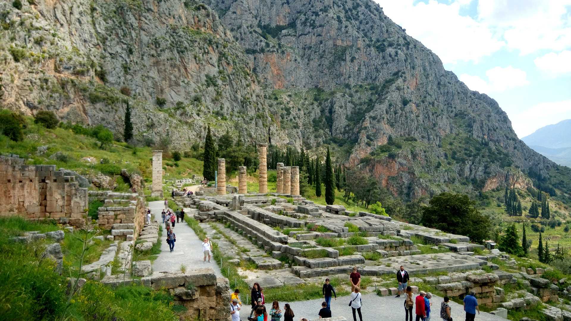 Tour para o sítio arqueológico de Delfoi