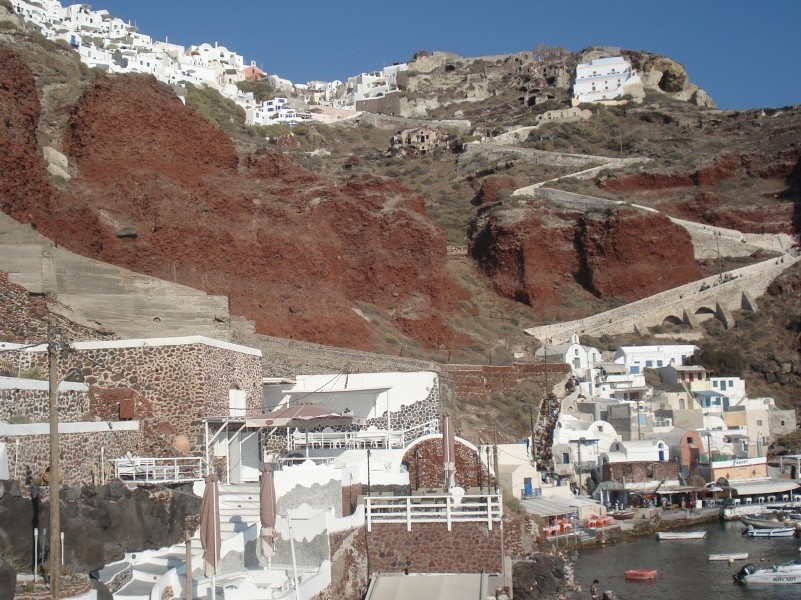 Vista da Oia, através de Amoudi
