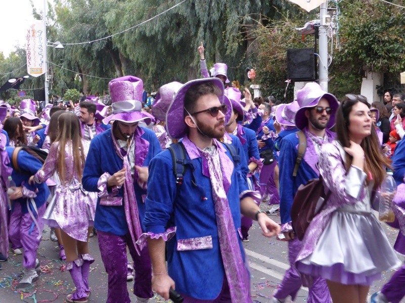 Foliões no Carnaval do Rethymno