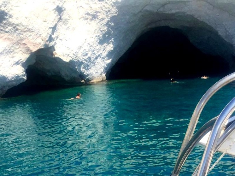 Ilha de Milos - cavernas
